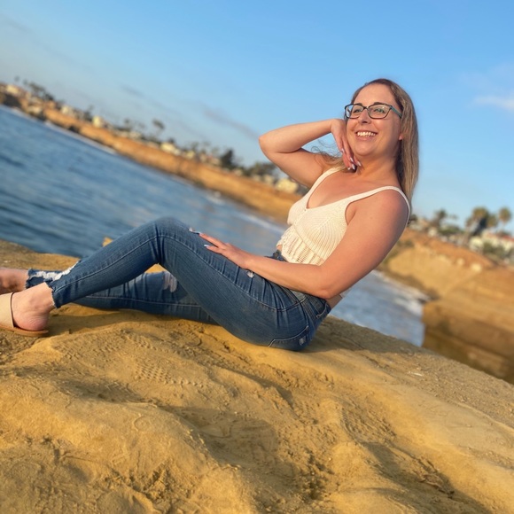 Meet your Posher, Caitlyn - Picture 4 of 8